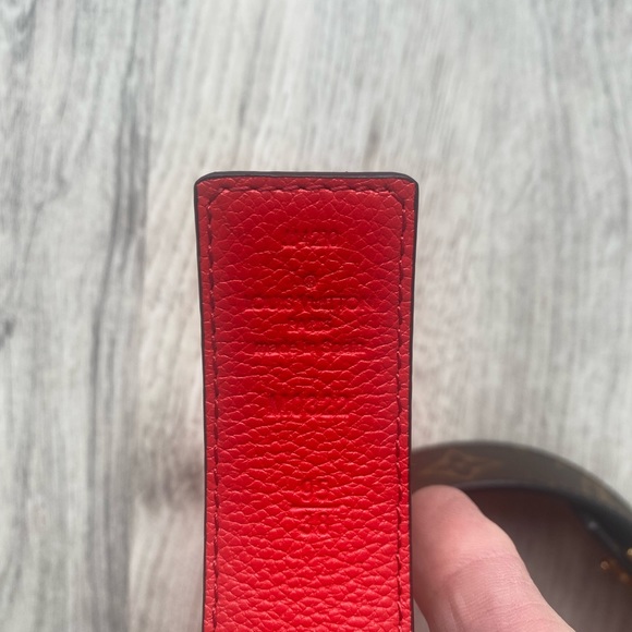 Louis Vuitton reversible belt with signature gold tone LV buckle. Never worn. - Picture 3 of 8